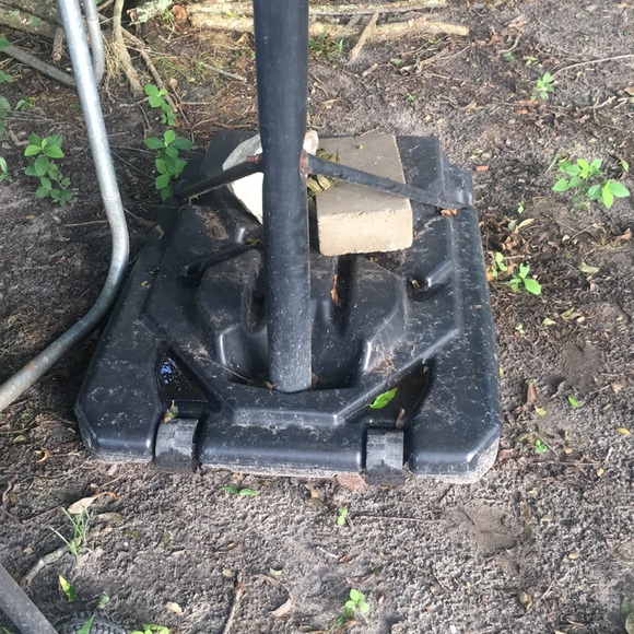 Adjustable height basketball goal - Picture 6 of 7